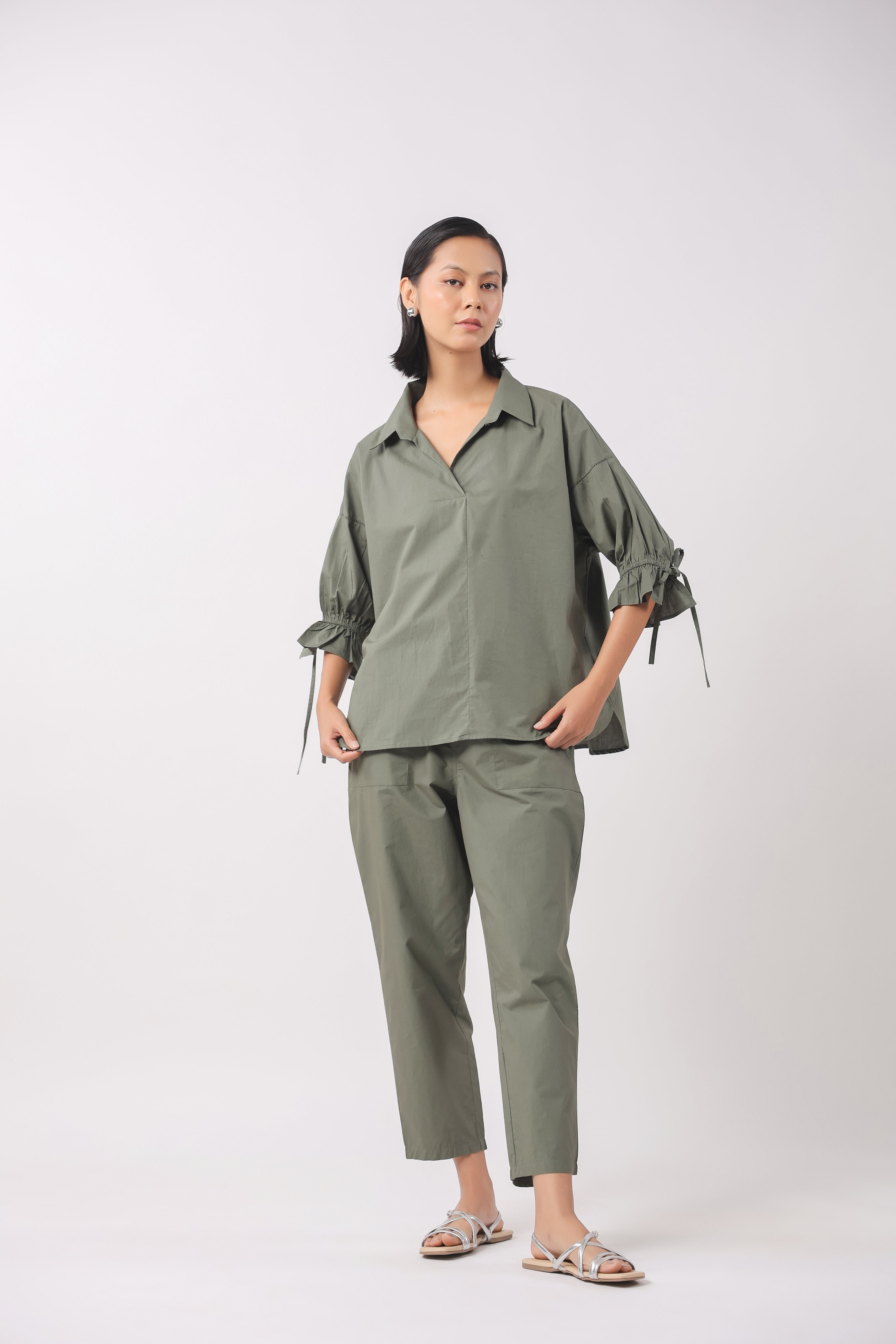 MUUN Women Green Solid Cotton 3/4 Sleeve Shirt Collar Co-Ord Set