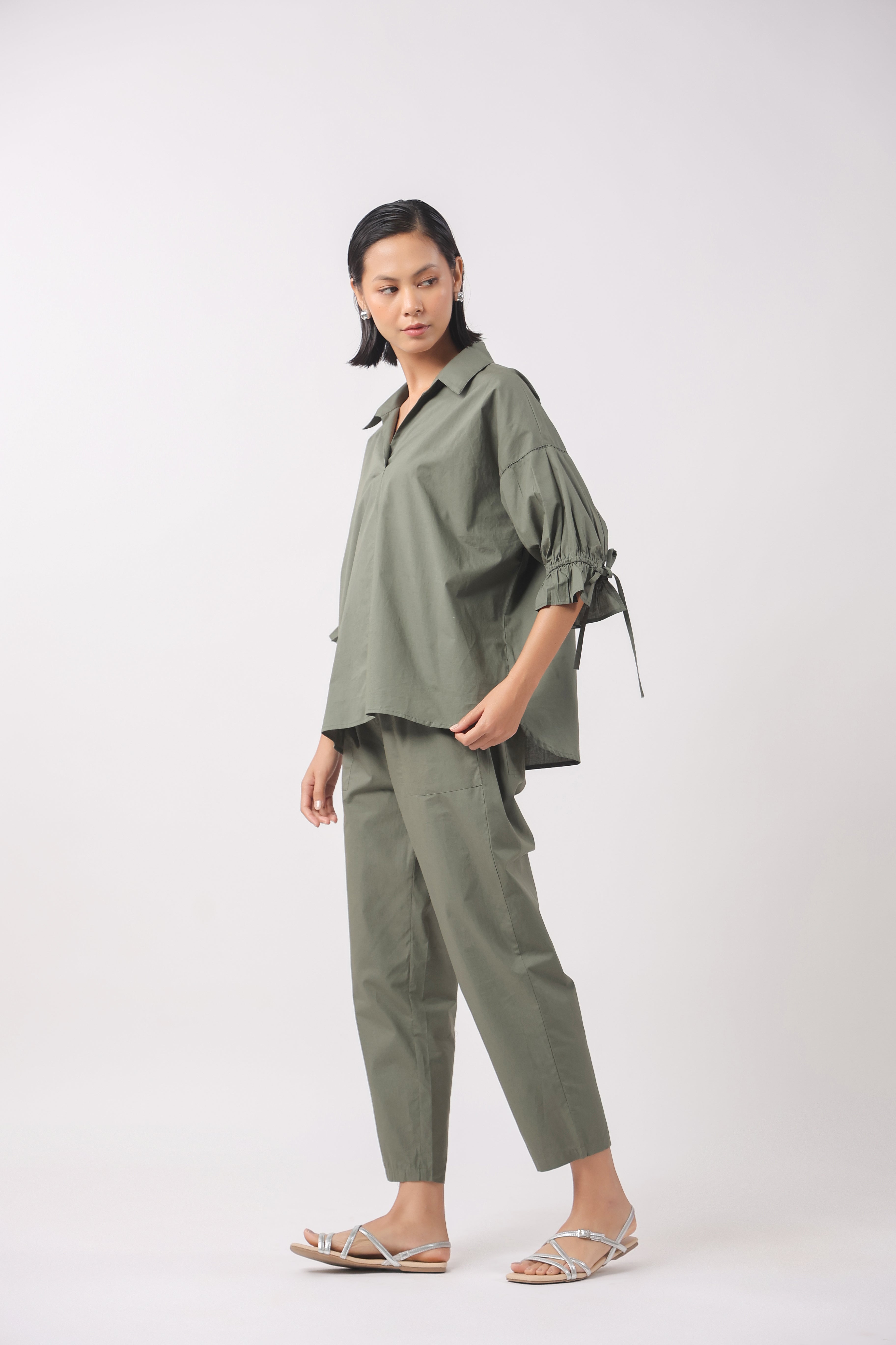 MUUN Women Green Solid Cotton 3/4 Sleeve Shirt Collar Co-Ord Set