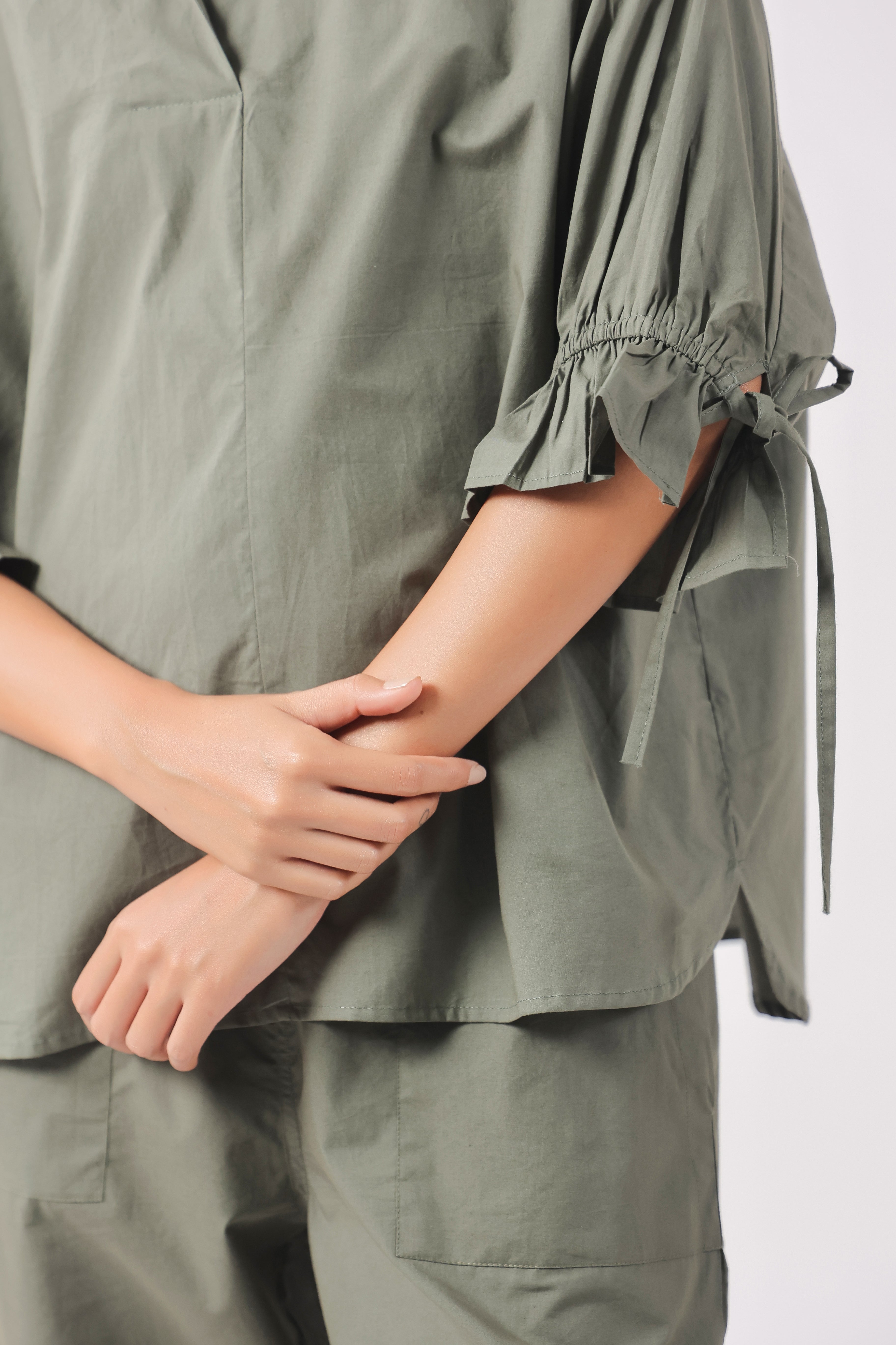 MUUN Women Green Solid Cotton 3/4 Sleeve Shirt Collar Co-Ord Set