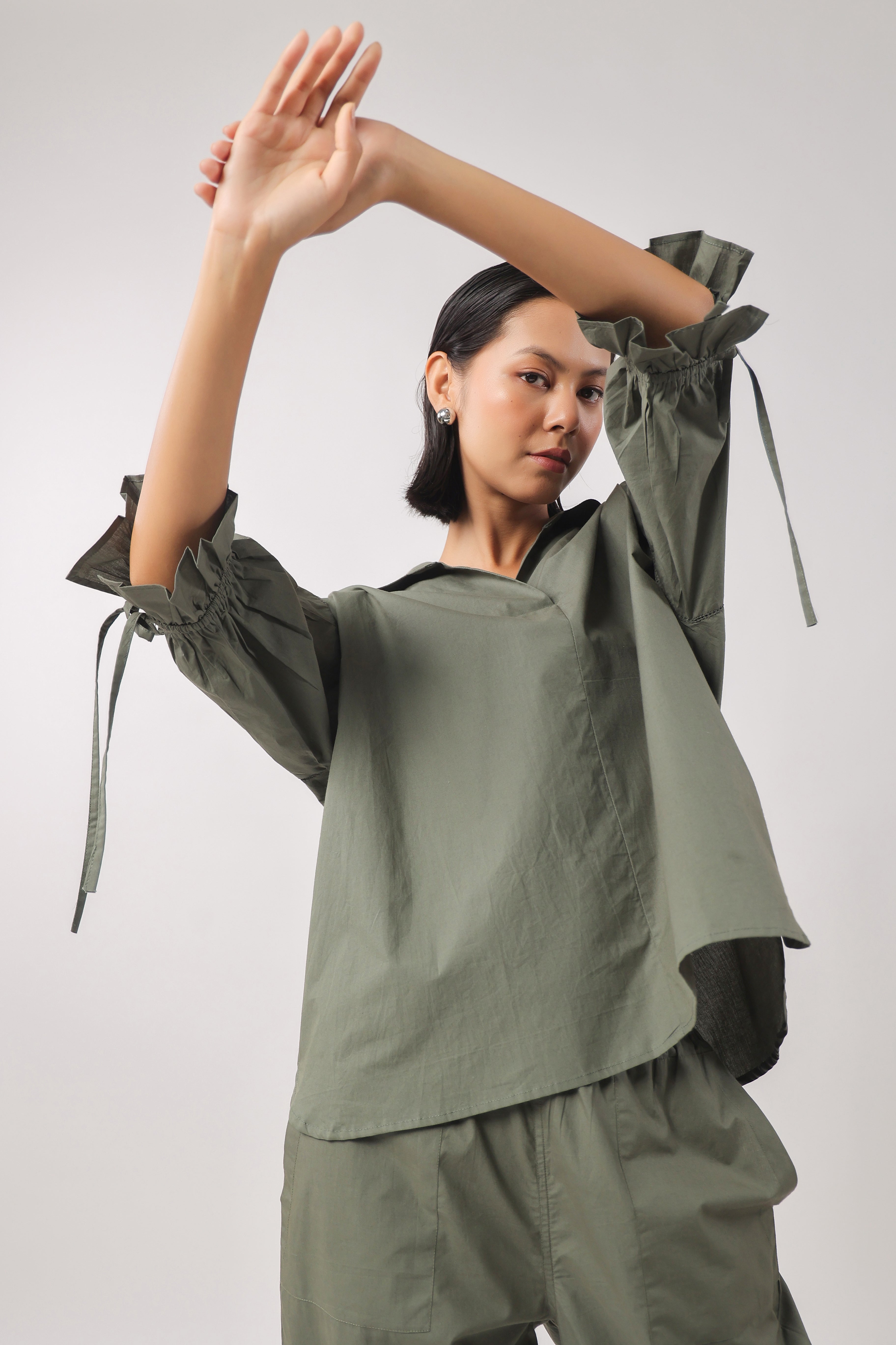 MUUN Women Green Solid Cotton 3/4 Sleeve Shirt Collar Co-Ord Set