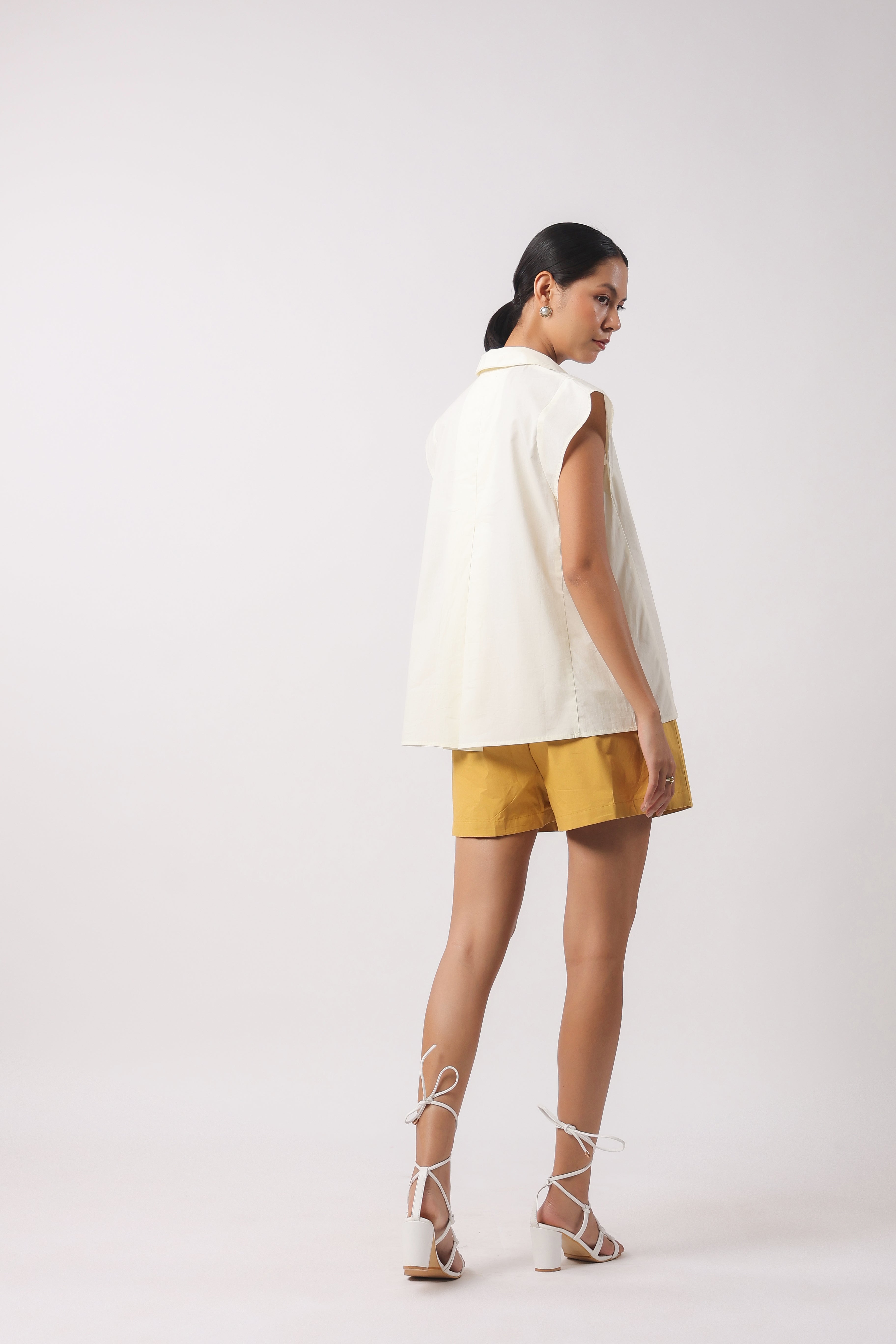 MUUN Women Off White Solid Cotton Short Sleeve Shirt Collar Co-Ord Set