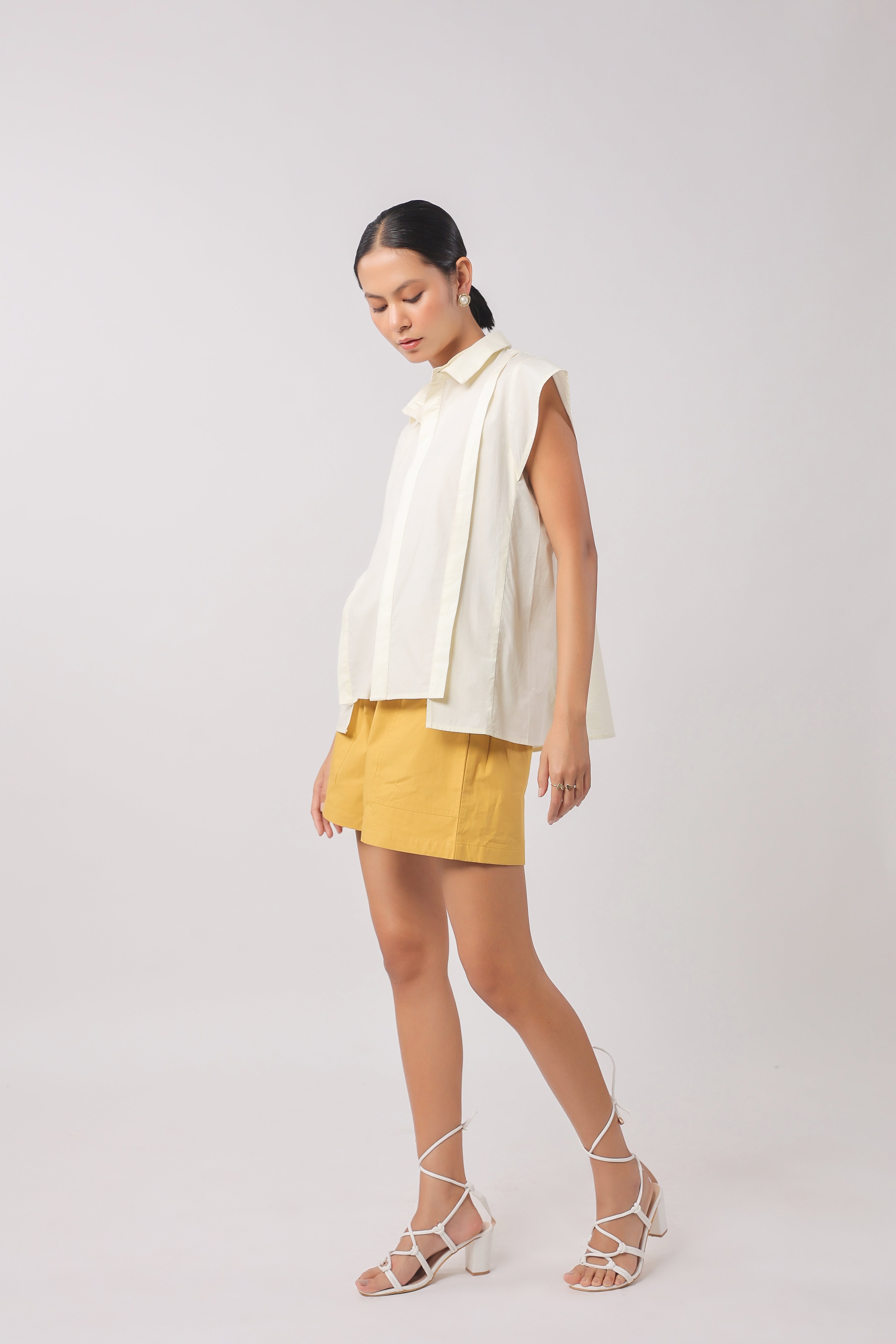 MUUN Women Off White Solid Cotton Short Sleeve Shirt Collar Co-Ord Set
