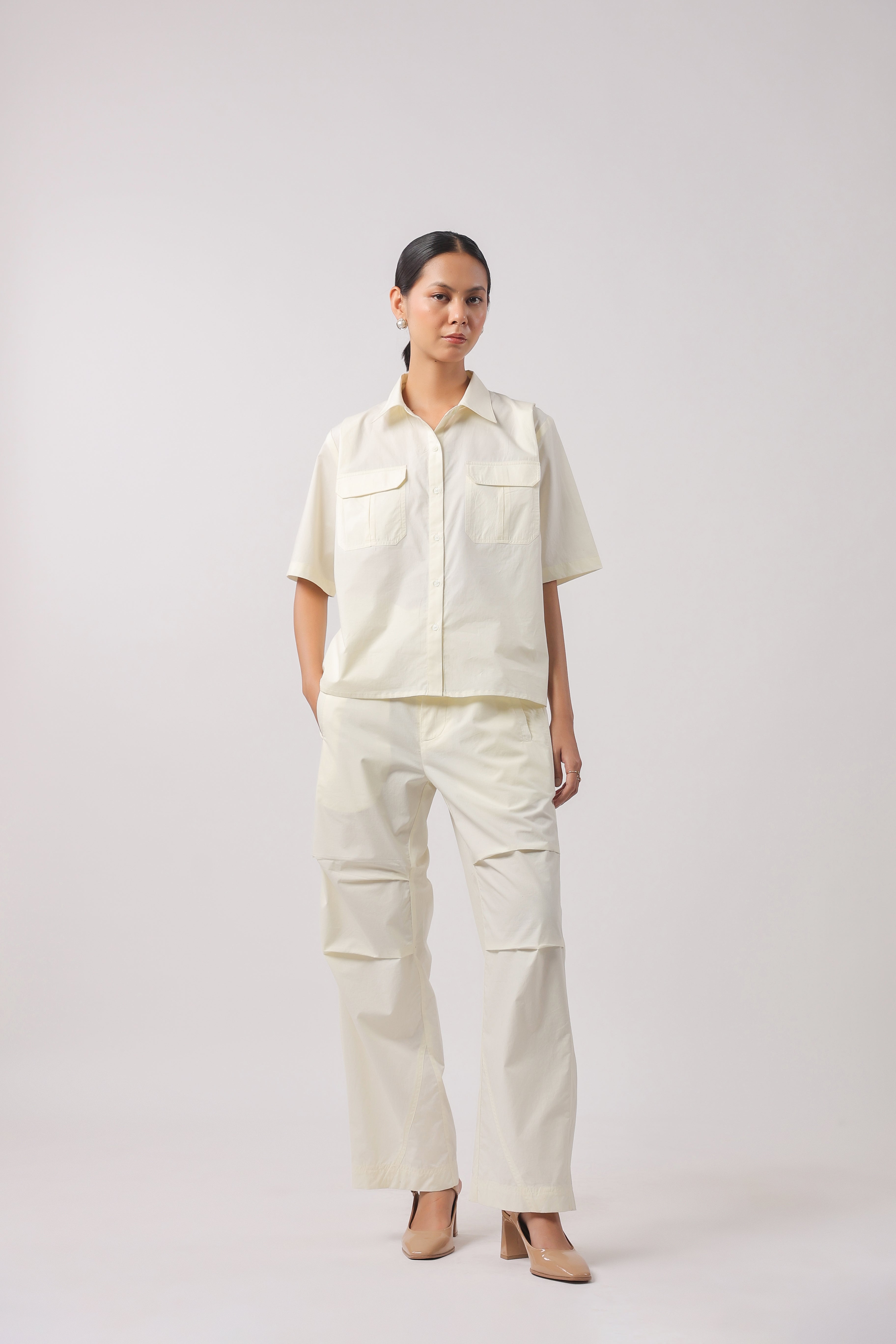 MUUN Women Off White Solid Cotton Half Sleeve Shirt Collar Co-Ord Set