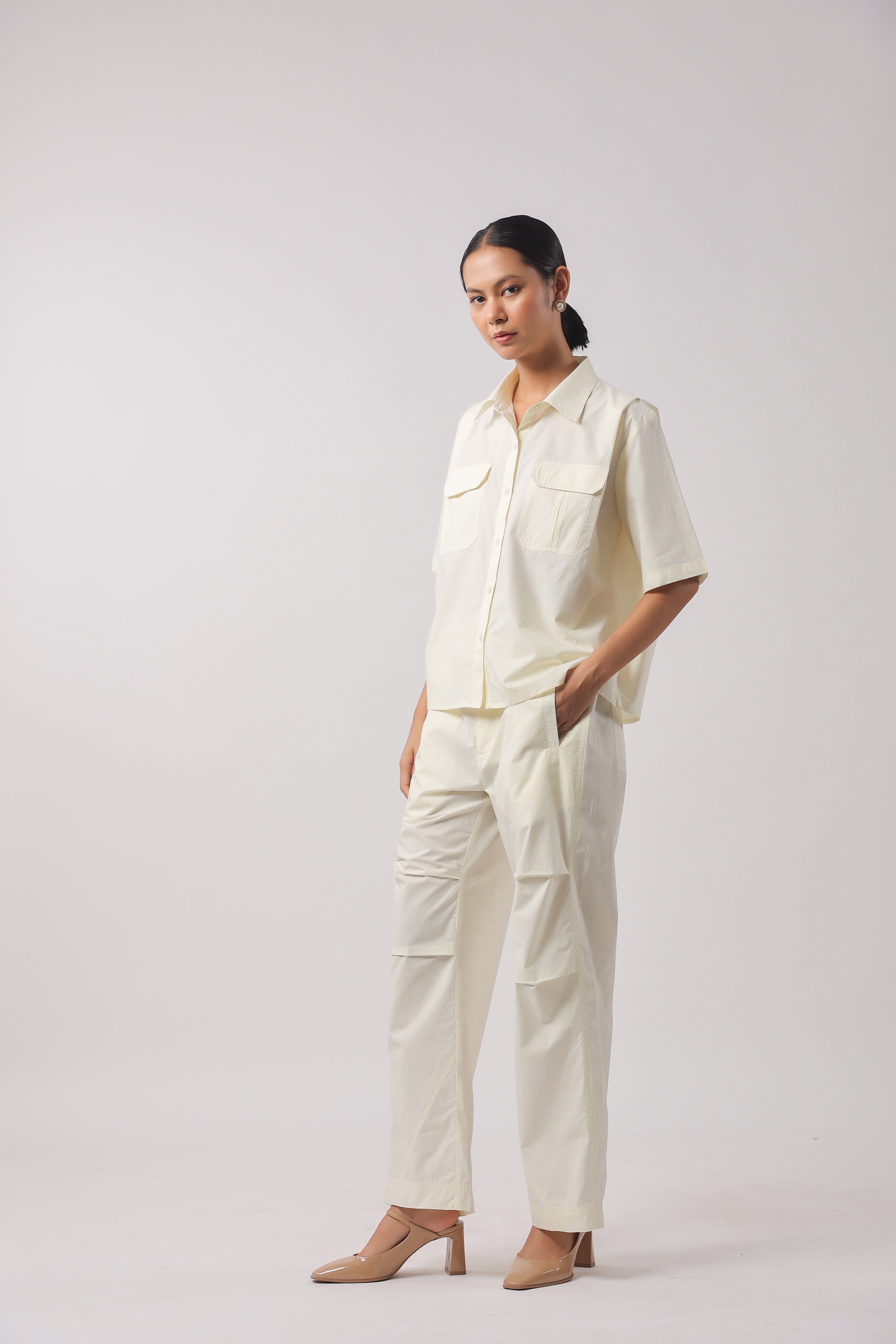 MUUN Women Off White Solid Cotton Half Sleeve Shirt Collar Co-Ord Set