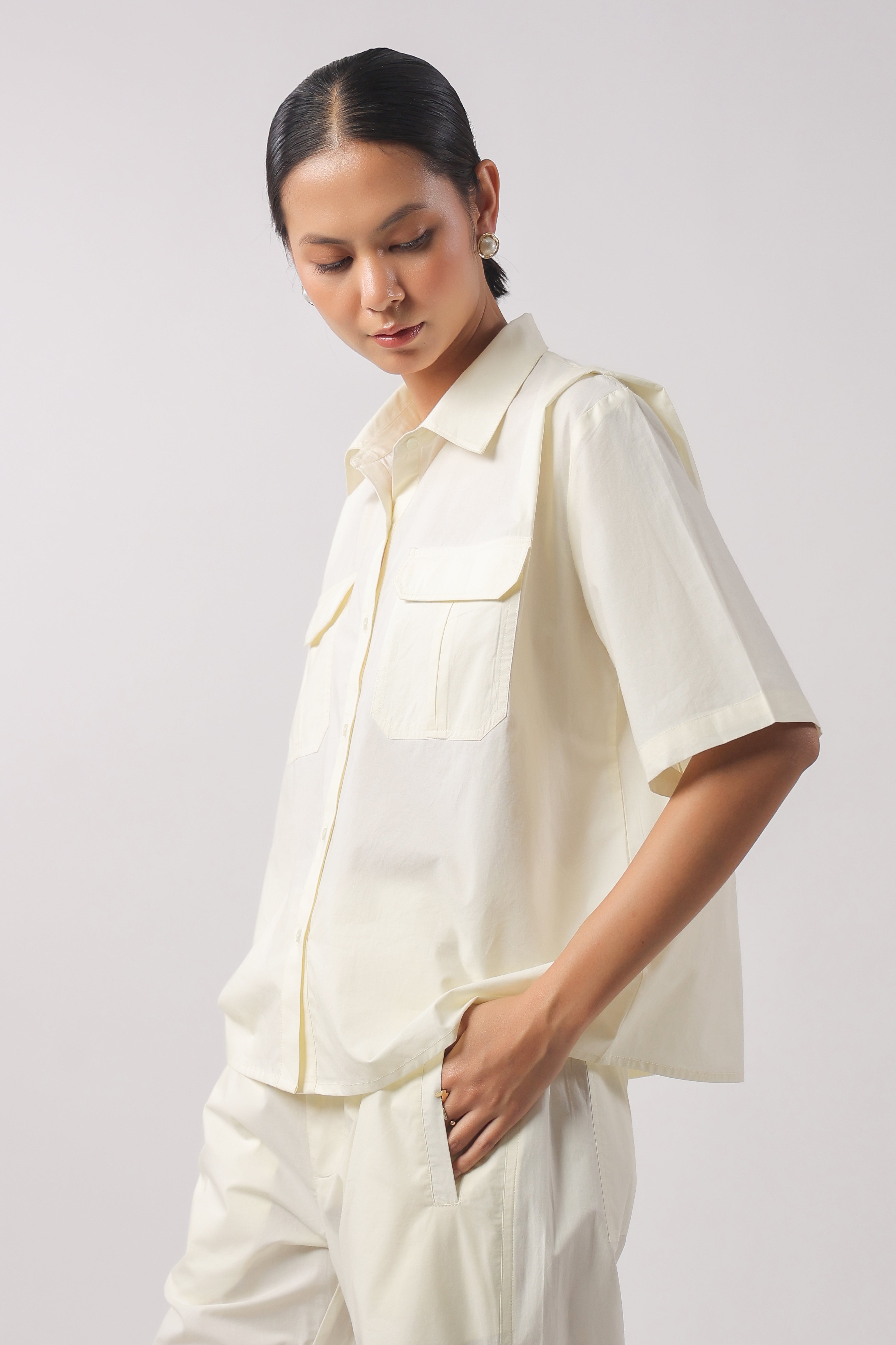 MUUN Women Off White Solid Cotton Half Sleeve Shirt Collar Co-Ord Set