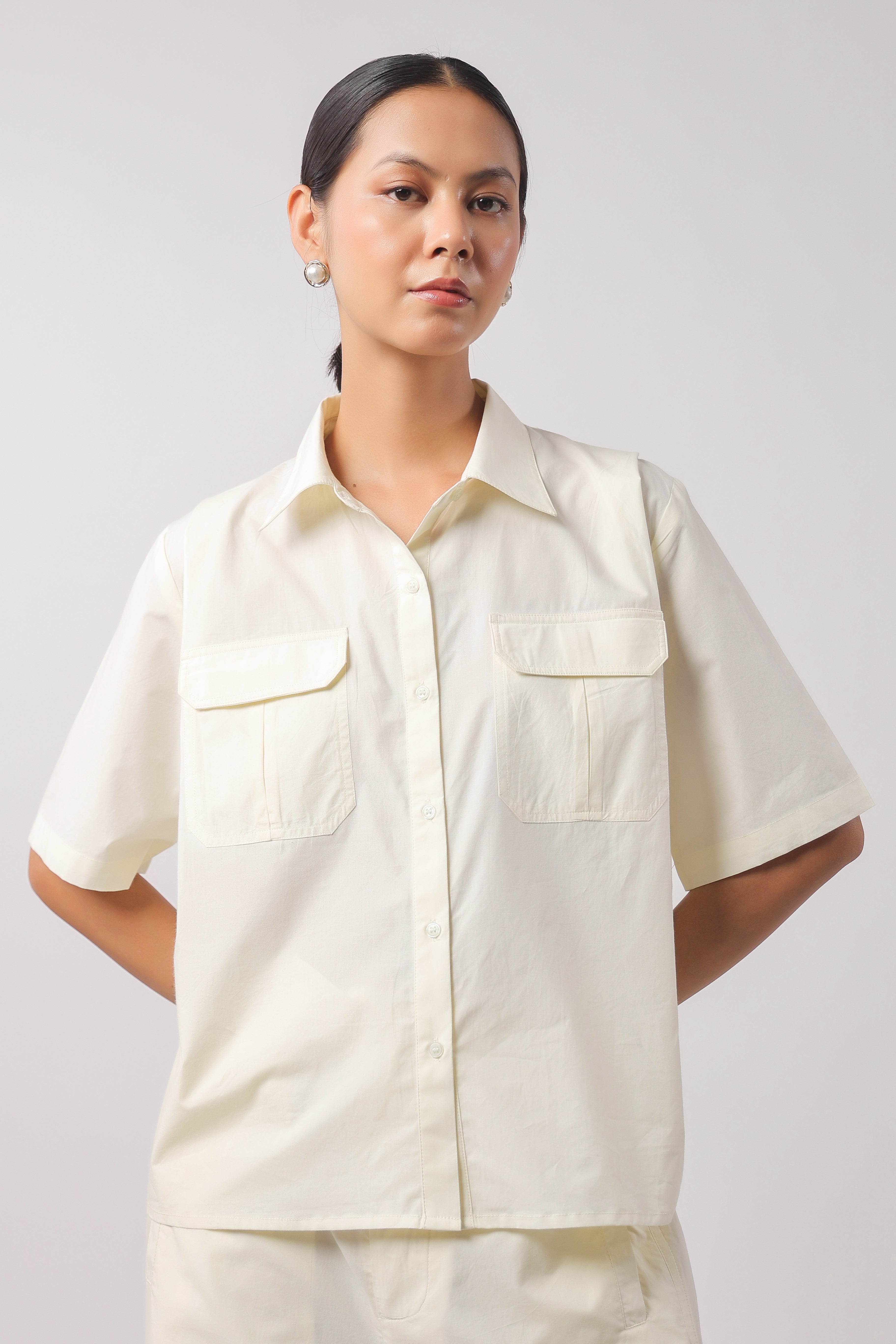 MUUN Women Off White Solid Cotton Half Sleeve Shirt Collar Co-Ord Set
