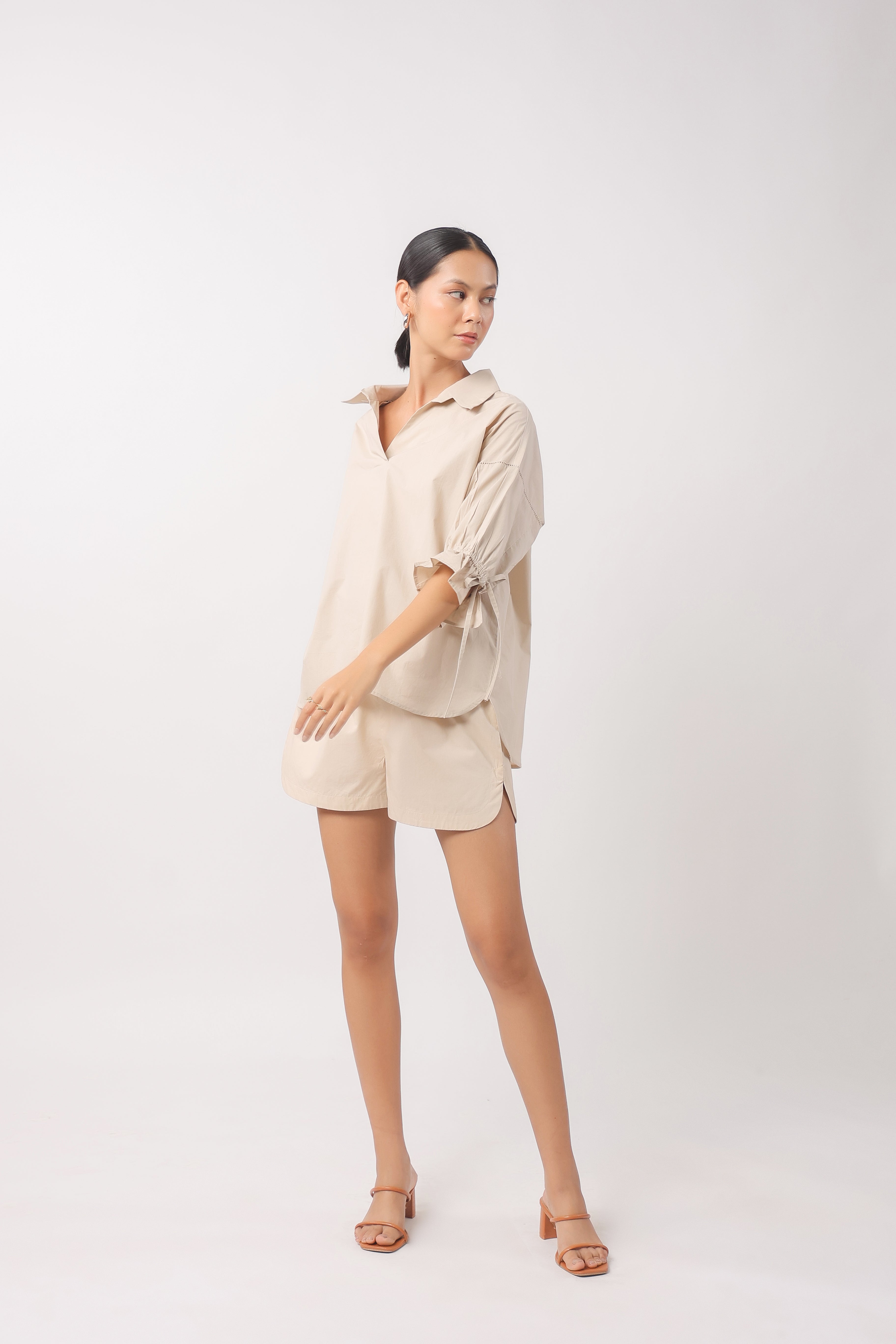 MUUN Women Beige Solid Cotton 3/4 Sleeve Shirt Collar Co-Ord Set