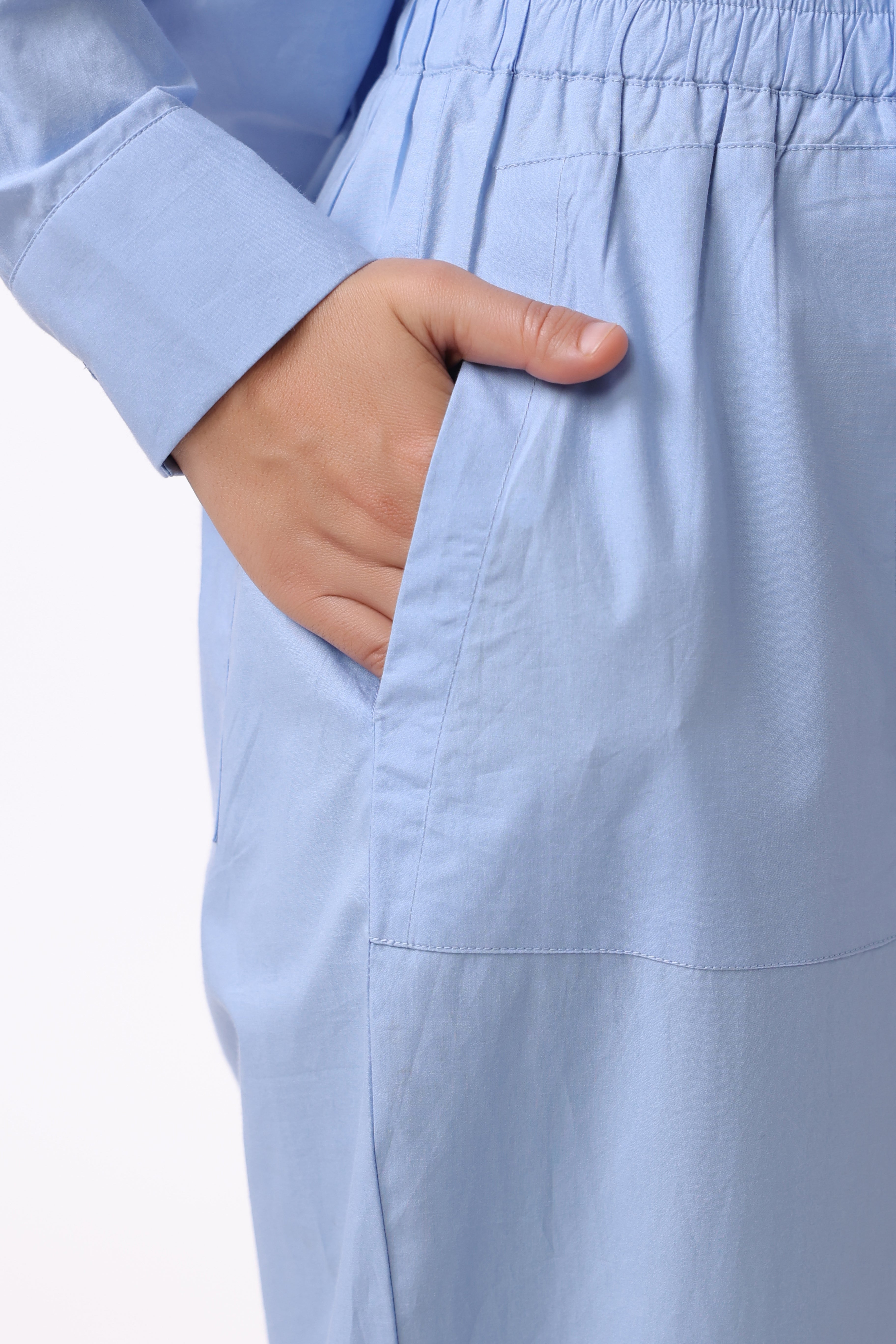 MUUN Women Blue Solid Cotton Pant