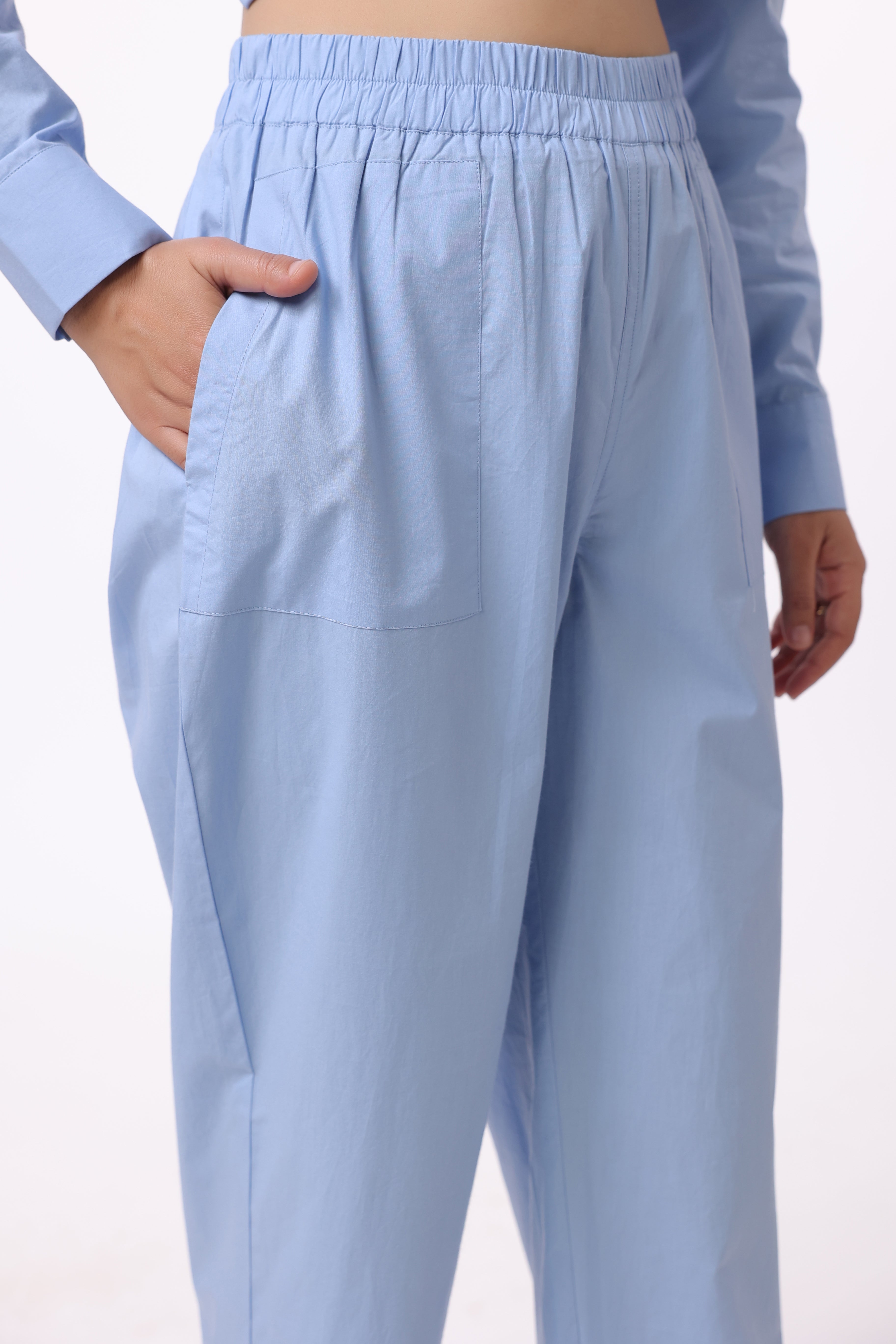 MUUN Women Blue Solid Cotton Pant