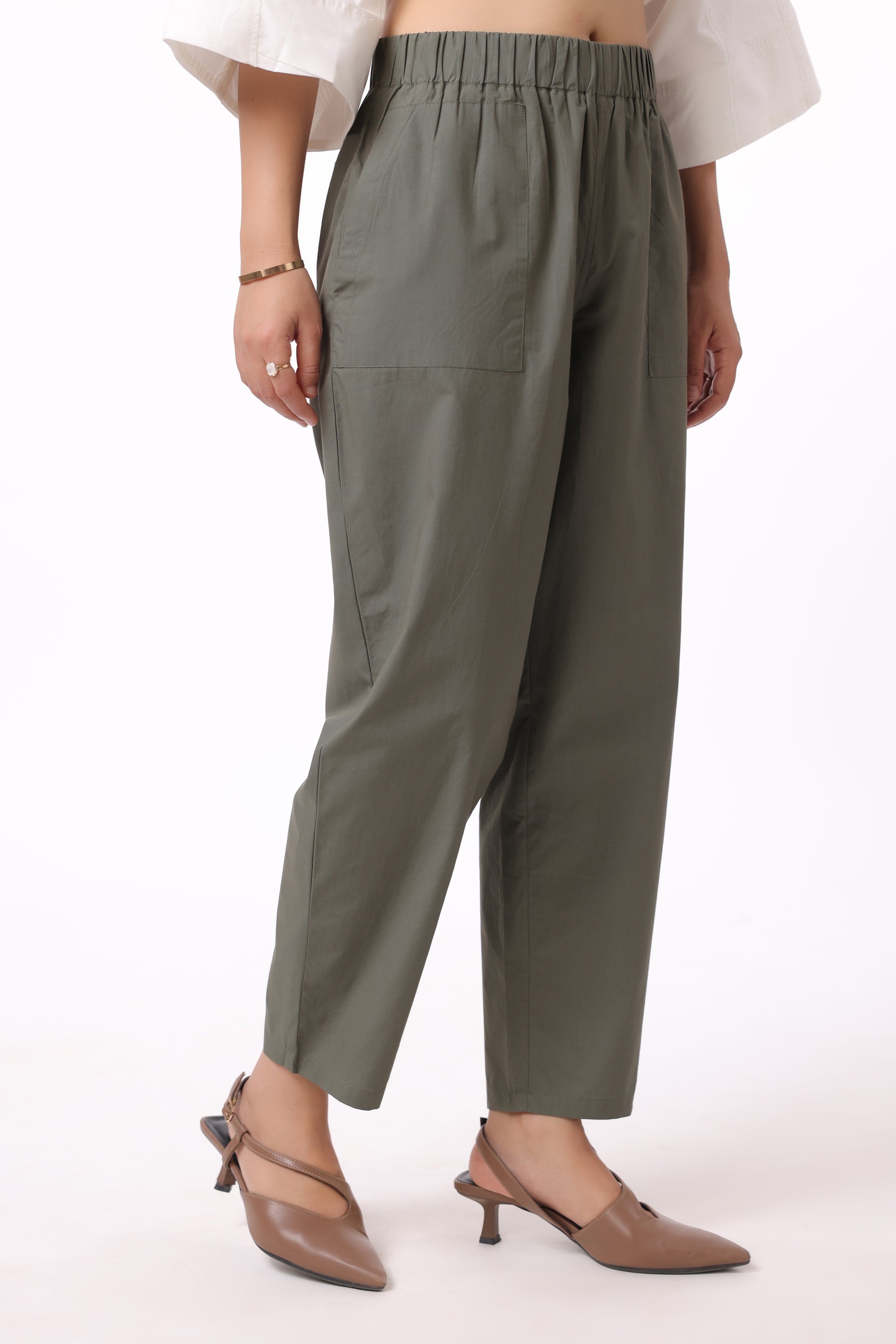 MUUN Women Green Solid Cotton Pant