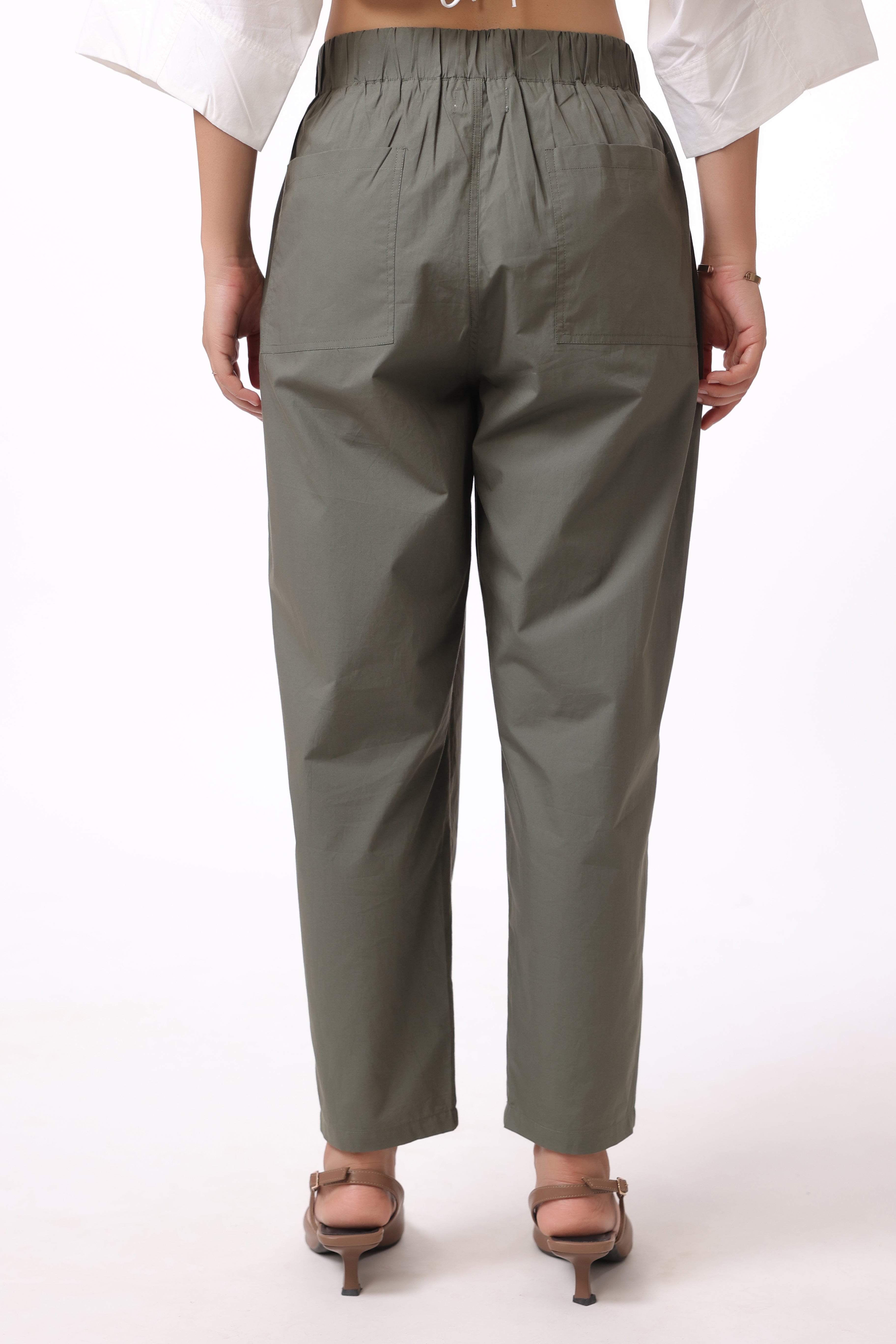 MUUN Women Green Solid Cotton Pant