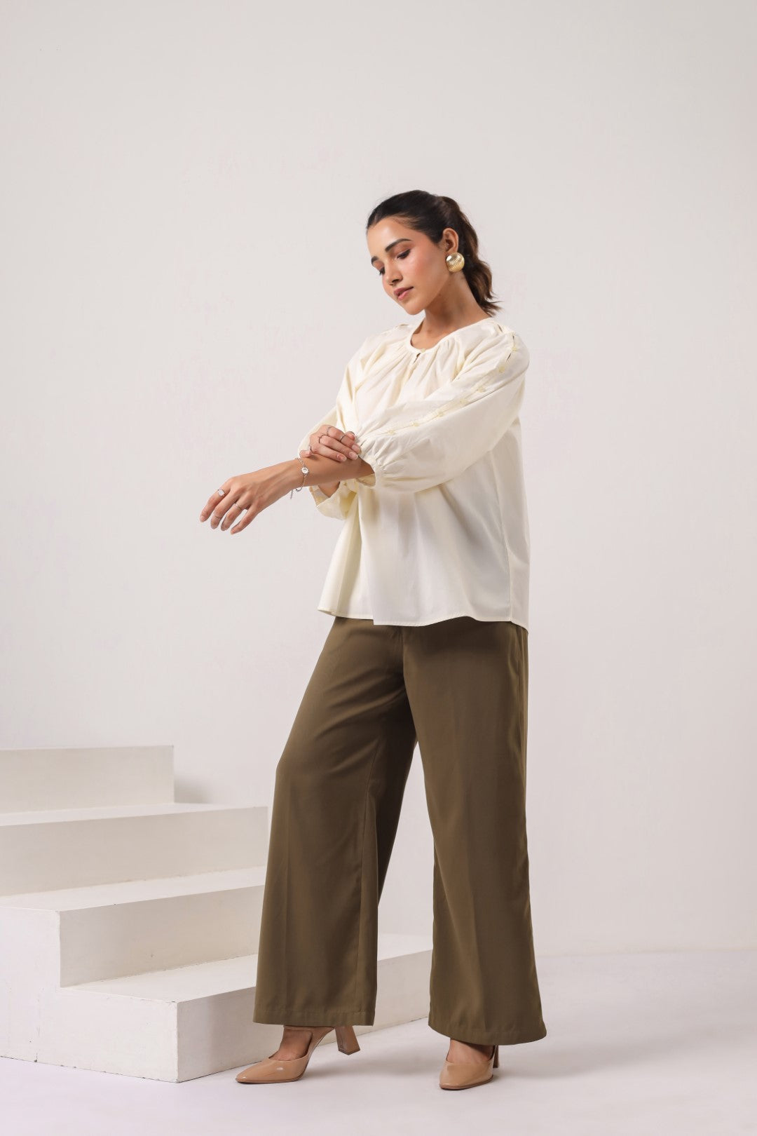 Women's off-white cotton top