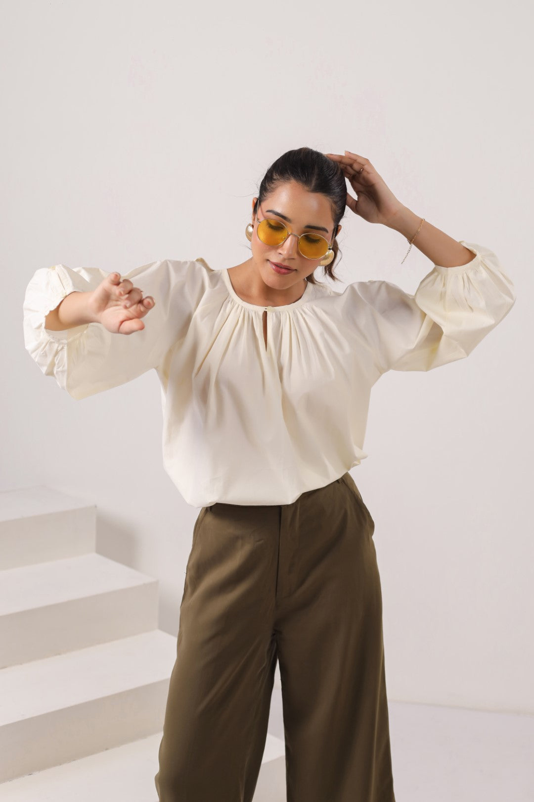 Women's off-white cotton top