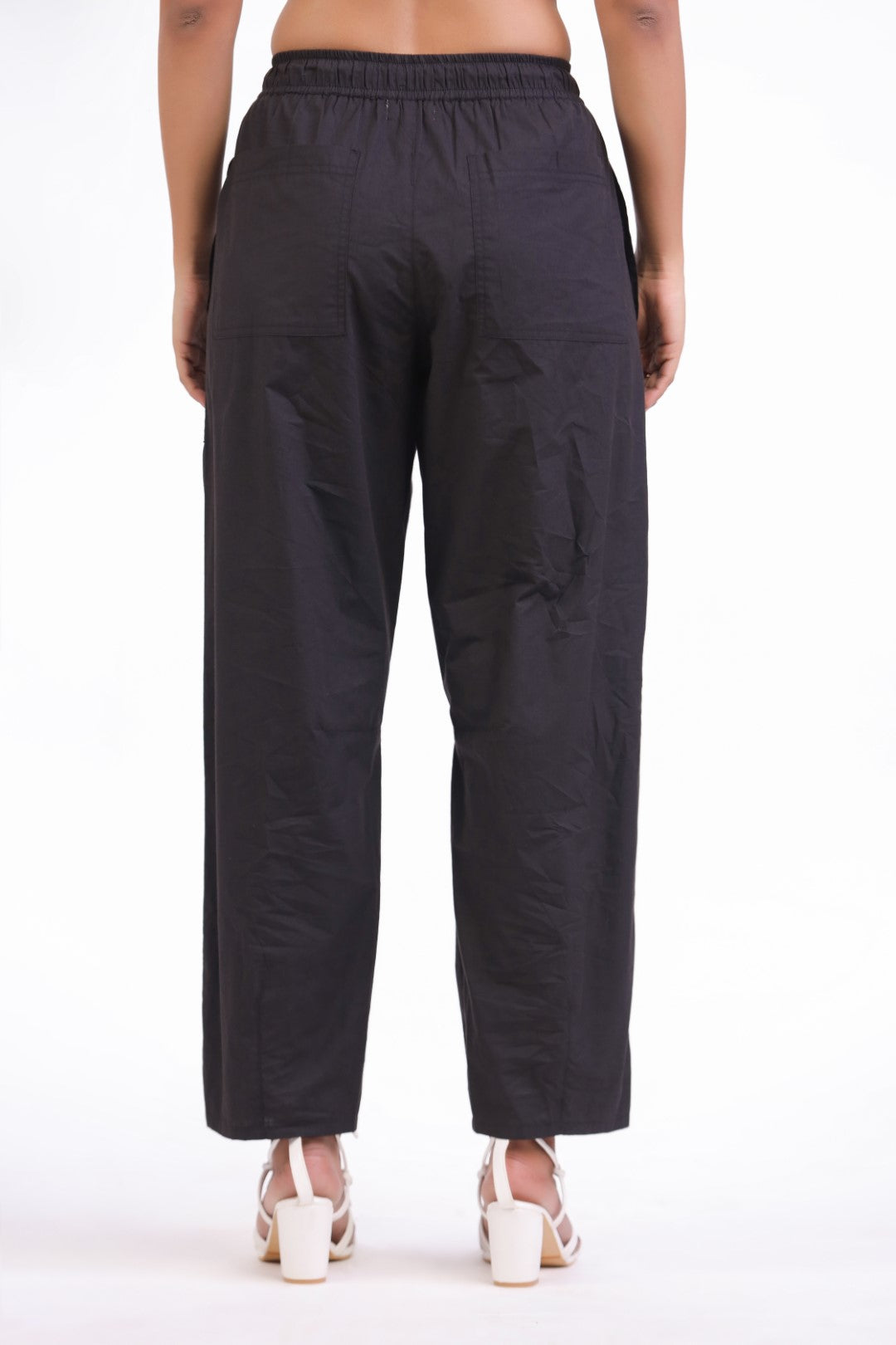 MUUN Women's Black Solid Cotton Pant