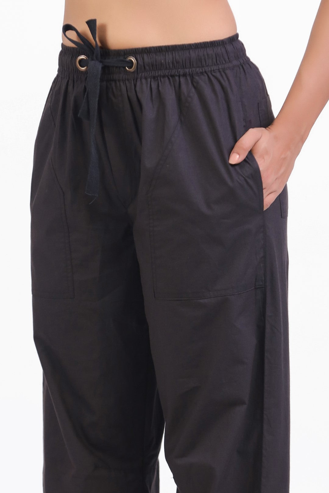 MUUN Women's Black Solid Cotton Pant