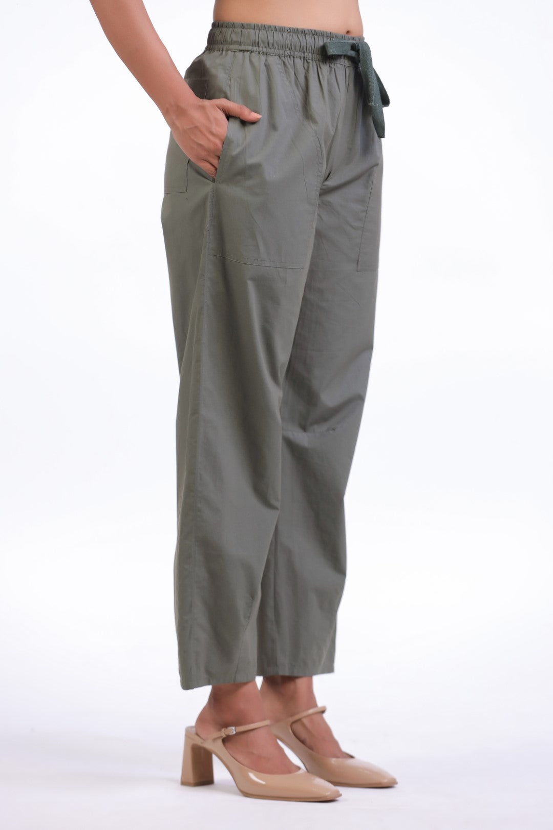 MUUN Women's Khaki Green Solid Cotton Pant