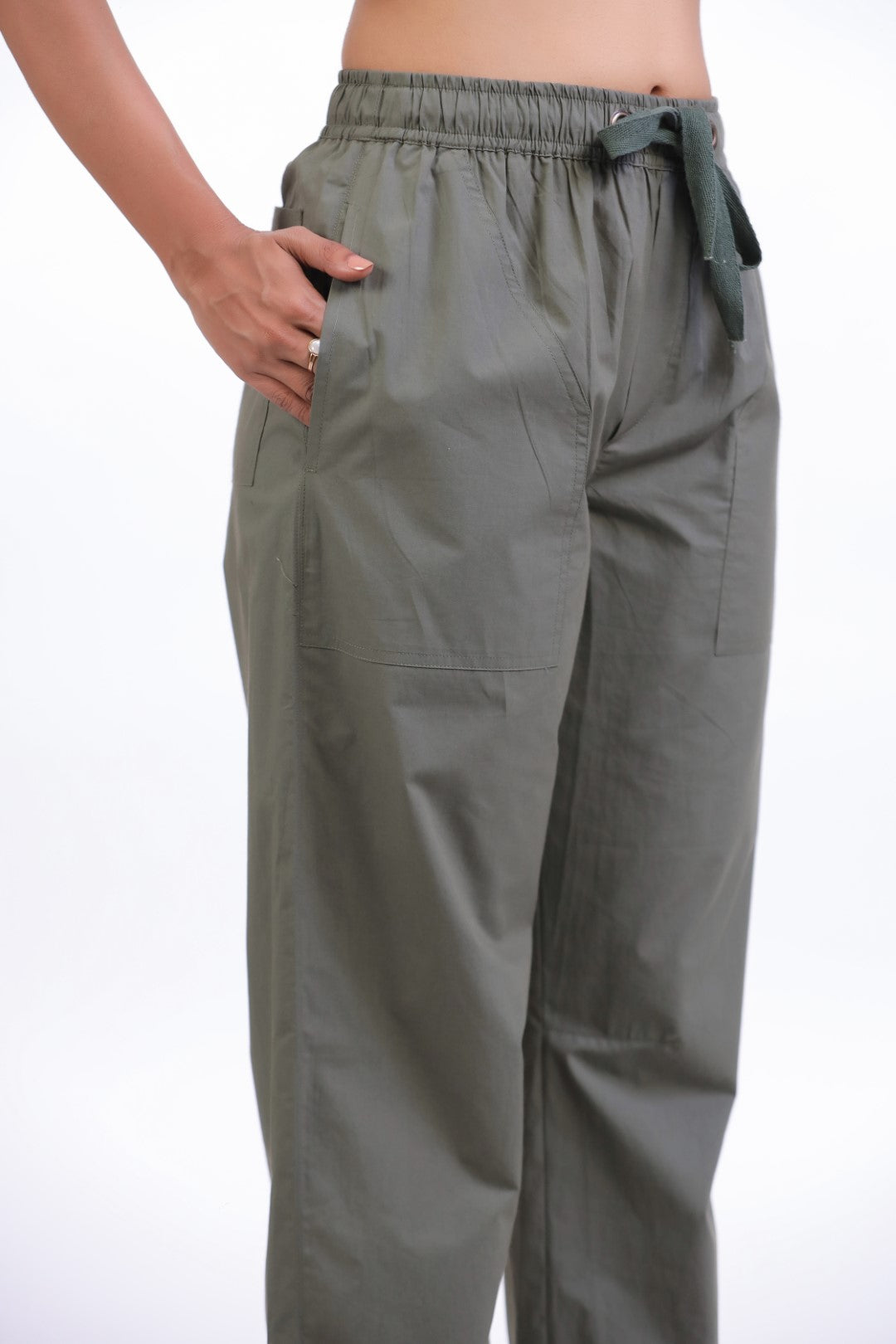 MUUN Women's Khaki Green Solid Cotton Pant