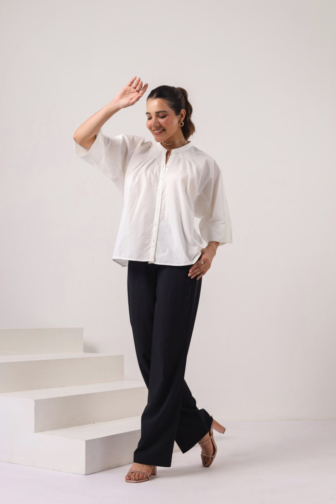 MUUN Women White Solid Cotton Top