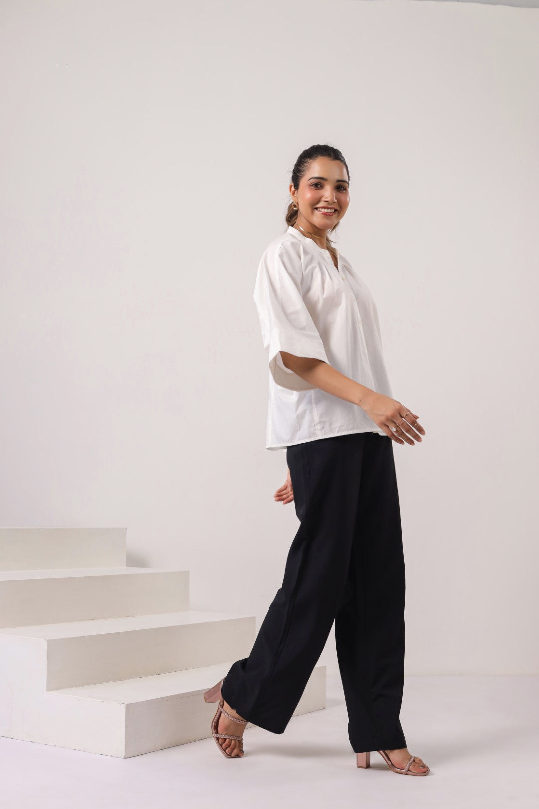 MUUN Women White Solid Cotton Top