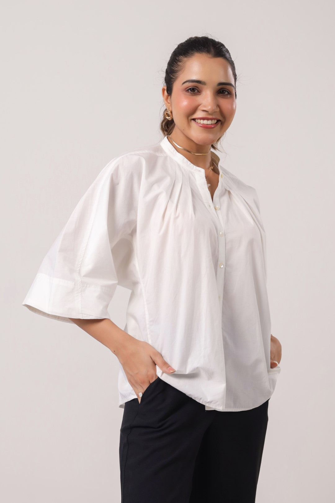 MUUN Women White Solid Cotton Top